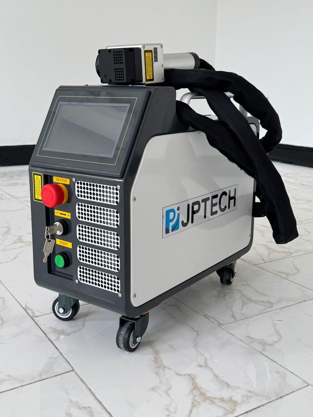 Portable Laser Rust Removal - آلة تنظيف الصدأ المحمولة بالليزر المبرد