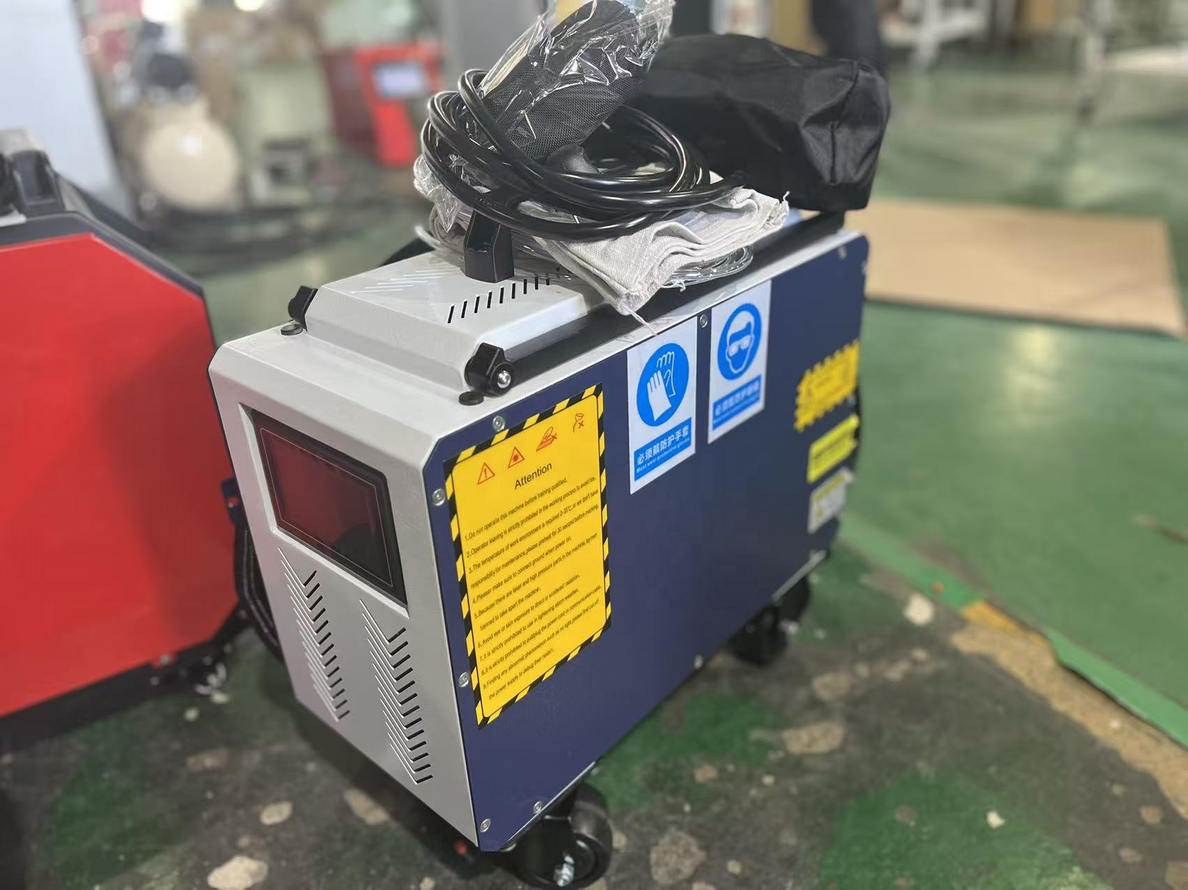 آلة تنظيف بالليزر النبضي المحم - مراجعة Portable Laser Rust Removal وسعره