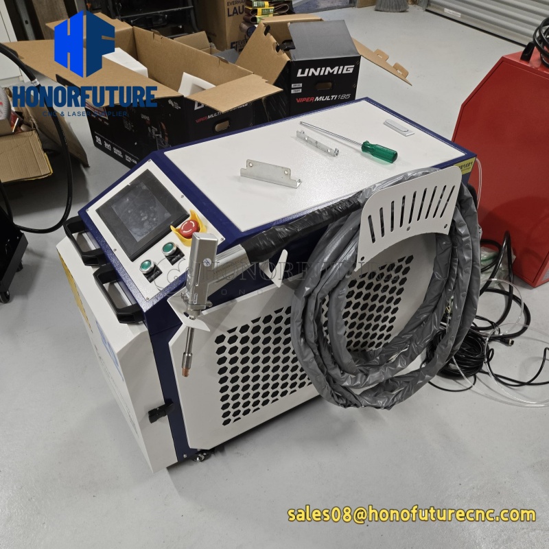 آلة لحام ليزر محمولة بقوة 1500 - مراجعة Portable Laser Rust Removal وسعره